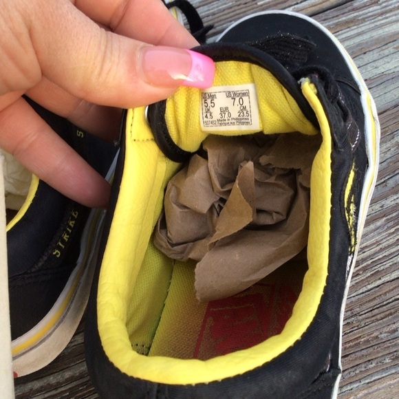 VANS Cobra Kai x Old Skool Cobra Kai Dojo
Black Yellow Size 7.5 Mens - Picture 8 of 13